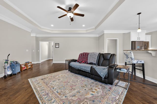 25 Knotting Hill Dr, Fayetteville, TN 37334