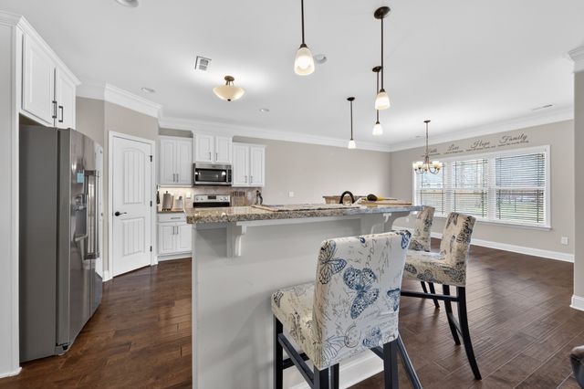 25 Knotting Hill Dr, Fayetteville, TN 37334