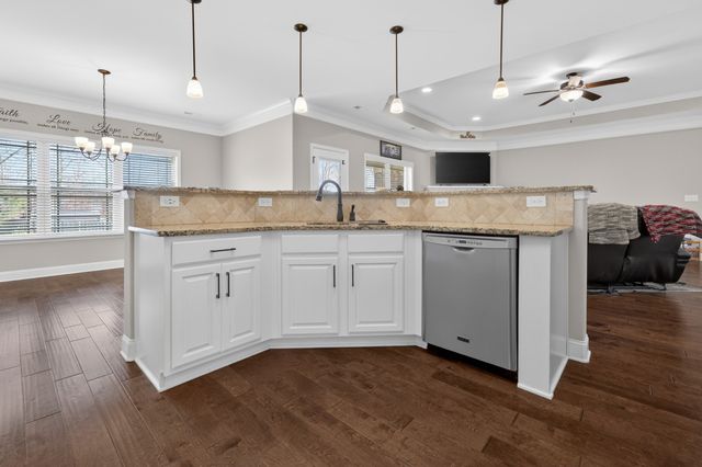 25 Knotting Hill Dr, Fayetteville, TN 37334