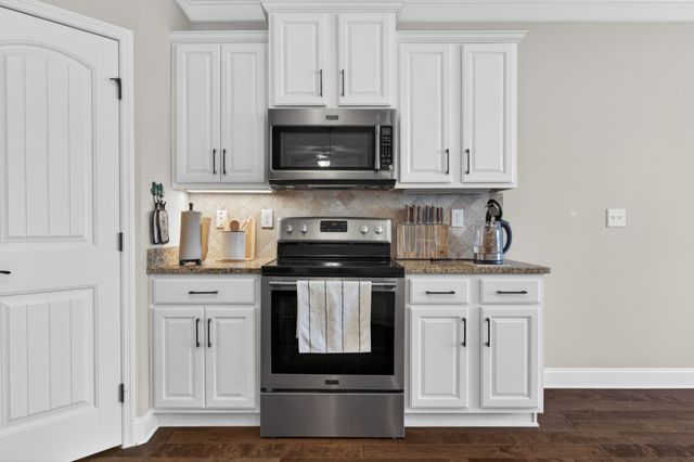 25 Knotting Hill Dr, Fayetteville, TN 37334