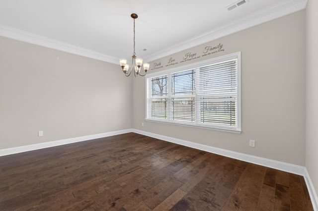 25 Knotting Hill Dr, Fayetteville, TN 37334