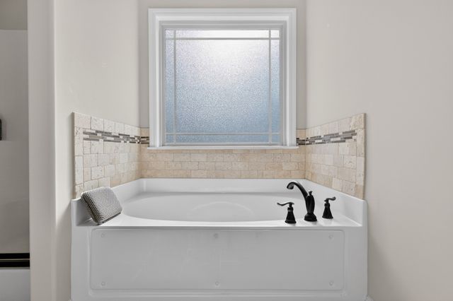 25 Knotting Hill Dr, Fayetteville, TN 37334