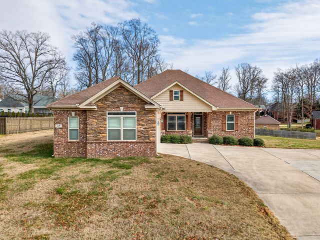 25 Knotting Hill Dr, Fayetteville, TN 37334