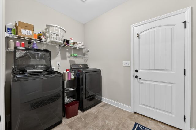 25 Knotting Hill Dr, Fayetteville, TN 37334