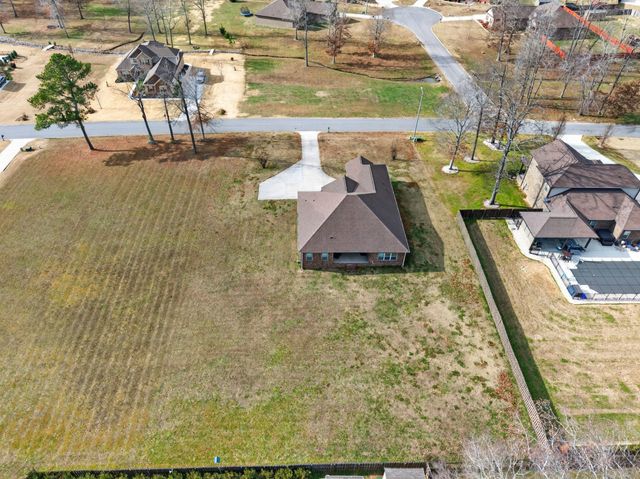 25 Knotting Hill Dr, Fayetteville, TN 37334