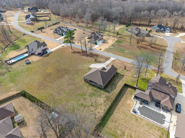 25 Knotting Hill Dr, Fayetteville, TN 37334
