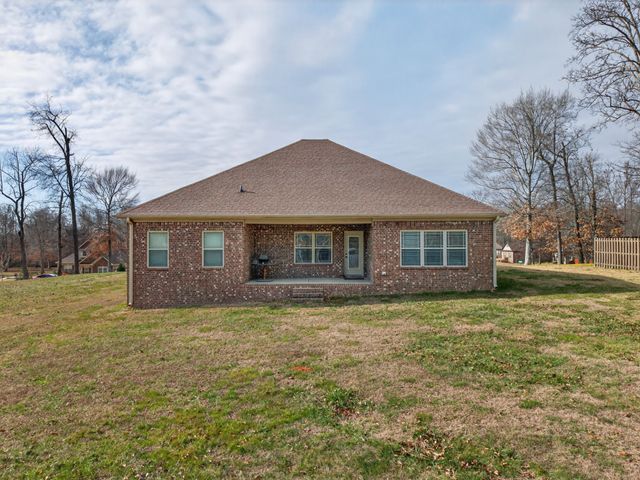25 Knotting Hill Dr, Fayetteville, TN 37334
