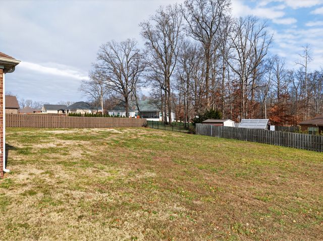 25 Knotting Hill Dr, Fayetteville, TN 37334