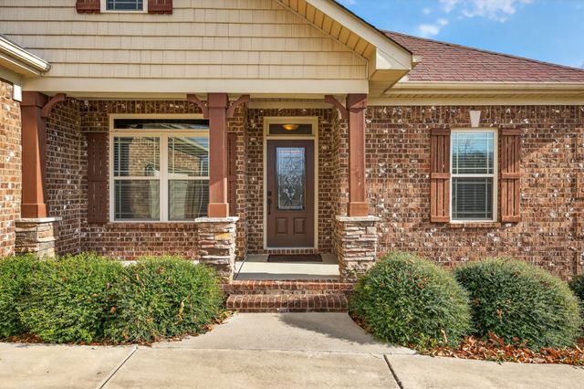 25 Knotting Hill Dr, Fayetteville, TN 37334