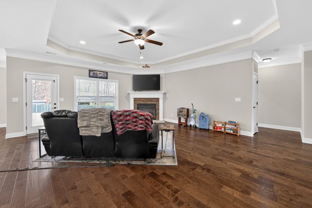 25 Knotting Hill Dr, Fayetteville, TN 37334