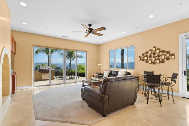 164 Dawn View Way, El Cajon, CA 92021