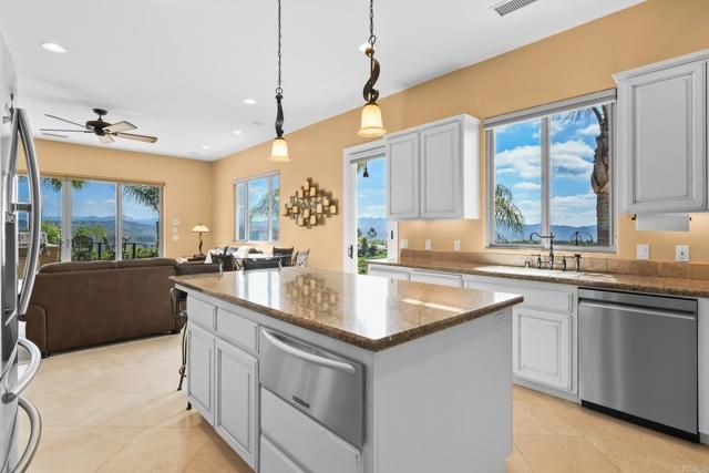 164 Dawn View Way, El Cajon, CA 92021