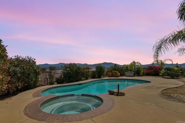 164 Dawn View Way, El Cajon, CA 92021