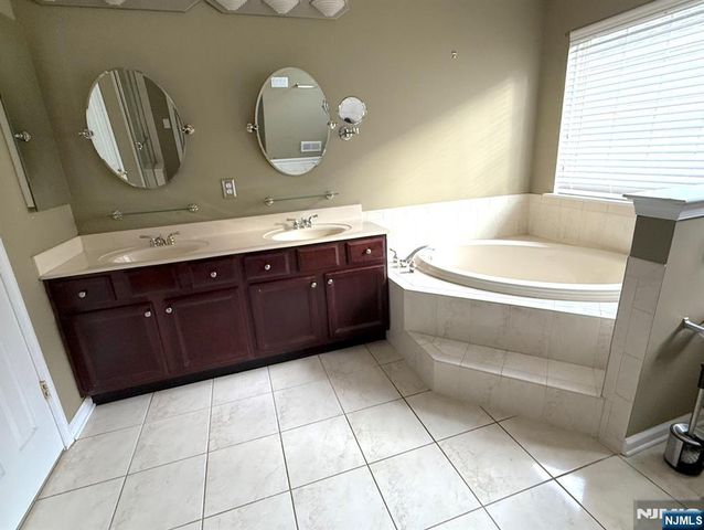 143 Valencia Drive, Monroe, NJ 08831