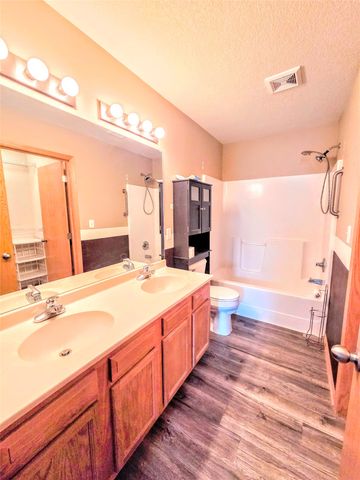 4810 NE Grove Lane, Ankeny, IA 50021