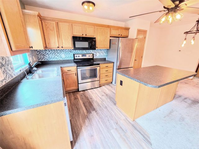 4810 NE Grove Lane, Ankeny, IA 50021