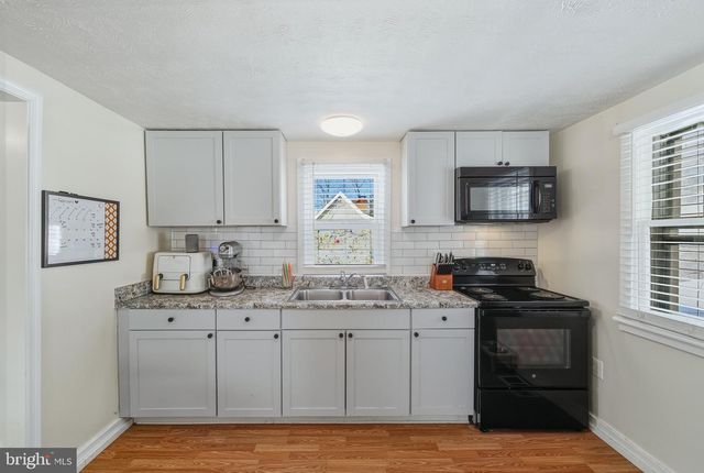 353 TURKEY KNOB RD, Quicksburg, VA 22847