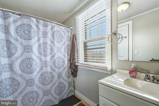 353 TURKEY KNOB RD, Quicksburg, VA 22847