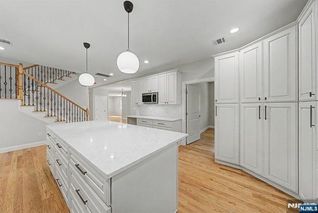 119 Stag Hill, Mahwah, NJ 07430