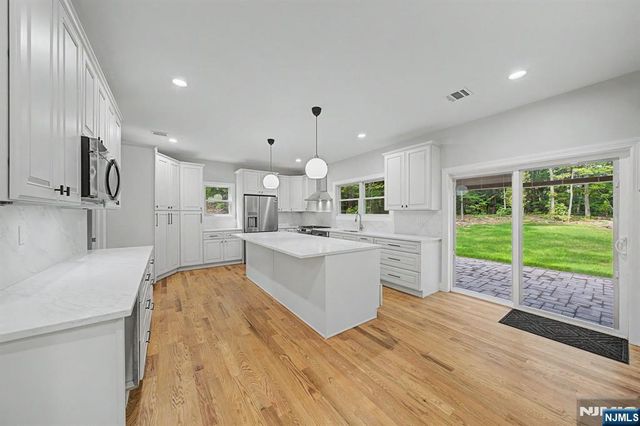 119 Stag Hill, Mahwah, NJ 07430