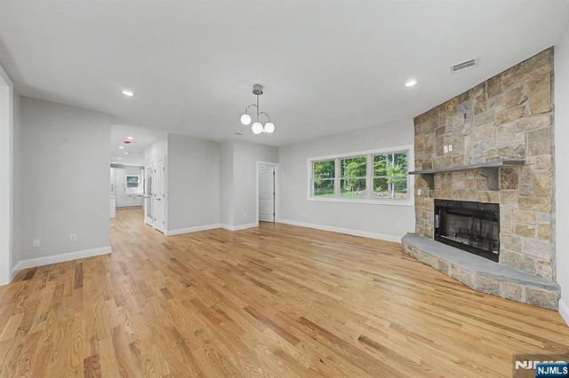 119 Stag Hill, Mahwah, NJ 07430