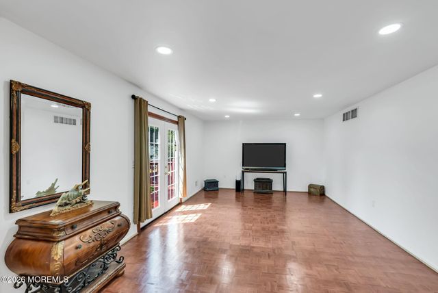 8 Colleen Way, Neptune Township, NJ 07753