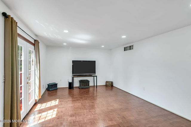 8 Colleen Way, Neptune Township, NJ 07753