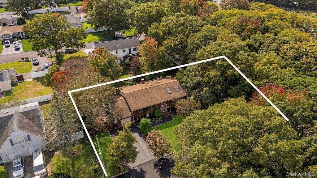14 Mineola Street, Holtsville, NY 11742 — photo 3