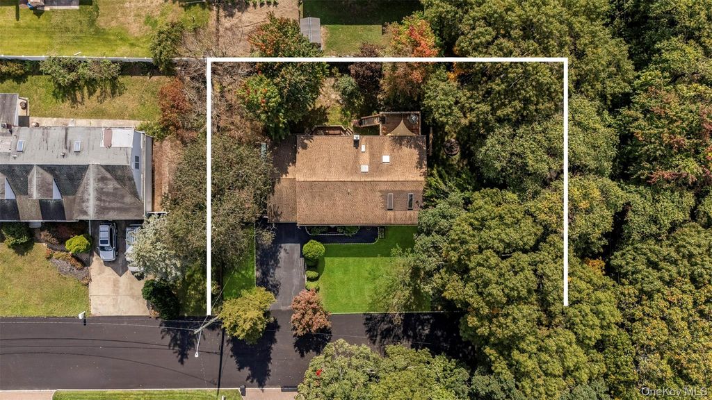 14 Mineola Street, Holtsville, NY 11742 — photo 4