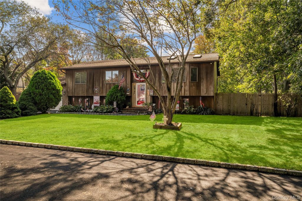 14 Mineola Street, Holtsville, NY 11742 — photo 5