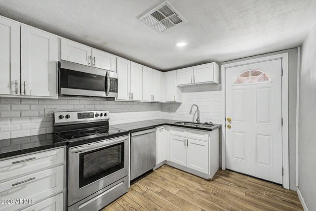 8215 E 6TH Avenue, Mesa, AZ 85208