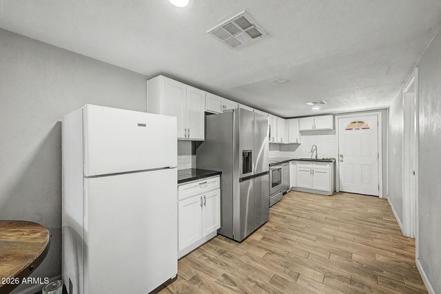 8215 E 6TH Avenue, Mesa, AZ 85208