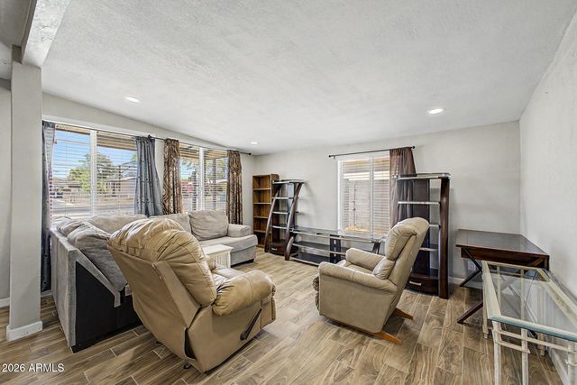 8215 E 6TH Avenue, Mesa, AZ 85208