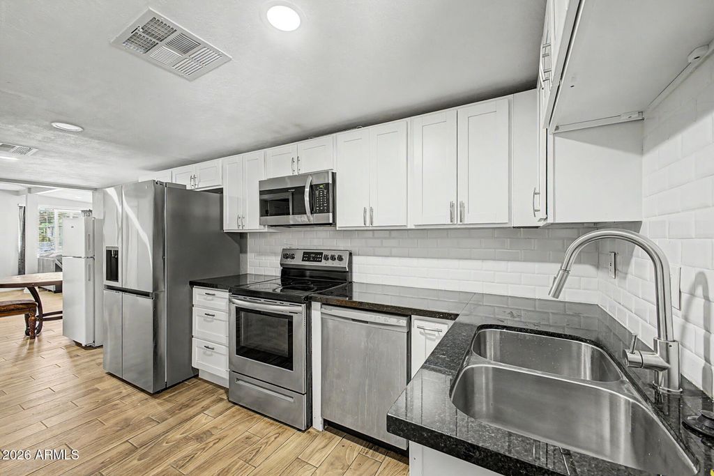8215 E 6TH Avenue, Mesa, AZ 85208