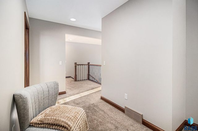 27217 Regal Ct Court, Sioux Falls, SD 57108