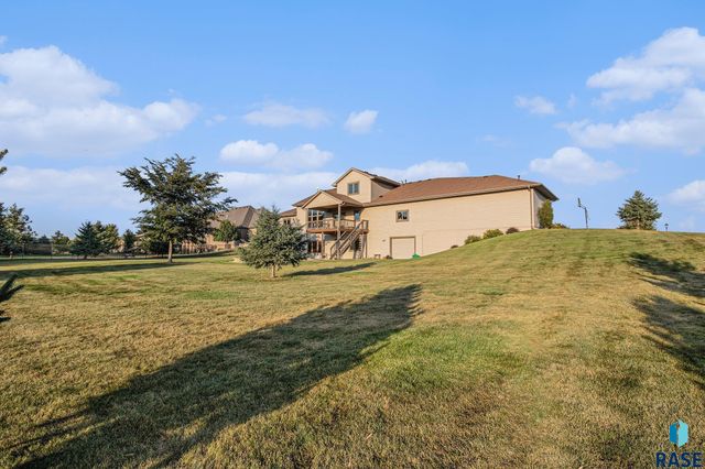 27217 Regal Ct Court, Sioux Falls, SD 57108