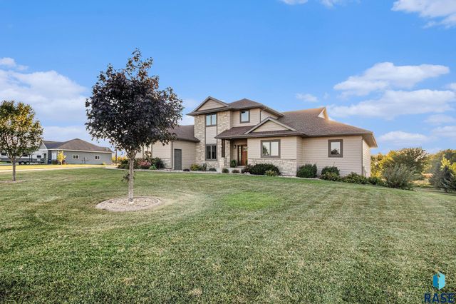 27217 Regal Ct Court, Sioux Falls, SD 57108