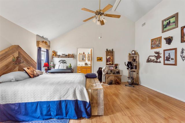 405 N Magnolia Street, Highlands, TX 77562