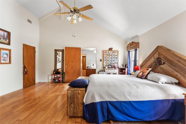 405 N Magnolia Street, Highlands, TX 77562