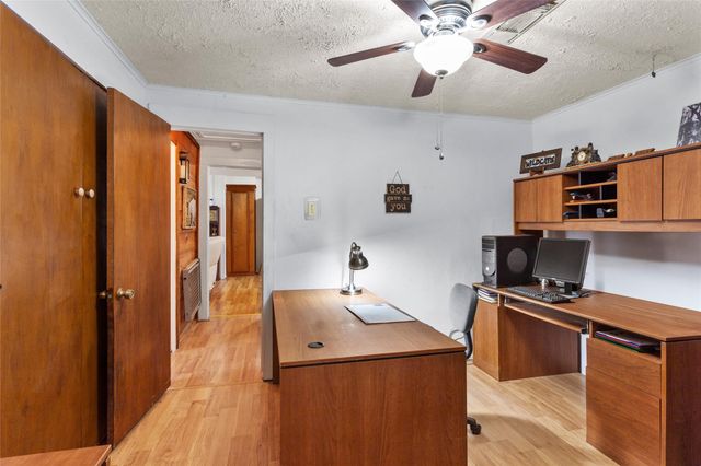 405 N Magnolia Street, Highlands, TX 77562