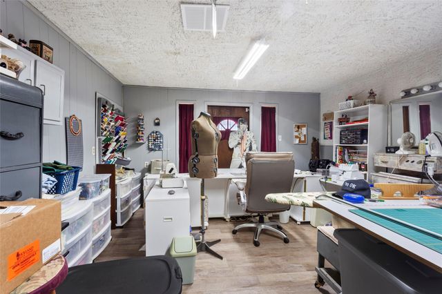 405 N Magnolia Street, Highlands, TX 77562