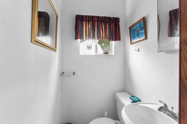 405 N Magnolia Street, Highlands, TX 77562