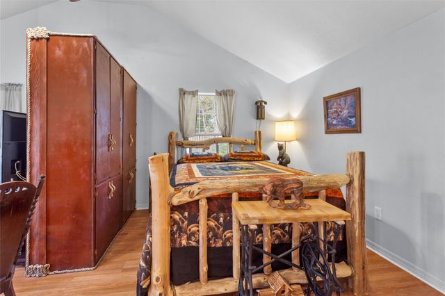 405 N Magnolia Street, Highlands, TX 77562