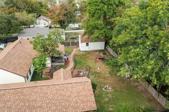 405 N Magnolia Street, Highlands, TX 77562