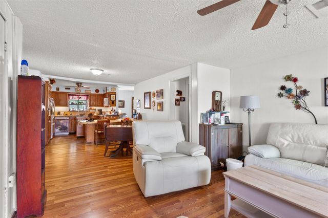 405 N Magnolia Street, Highlands, TX 77562