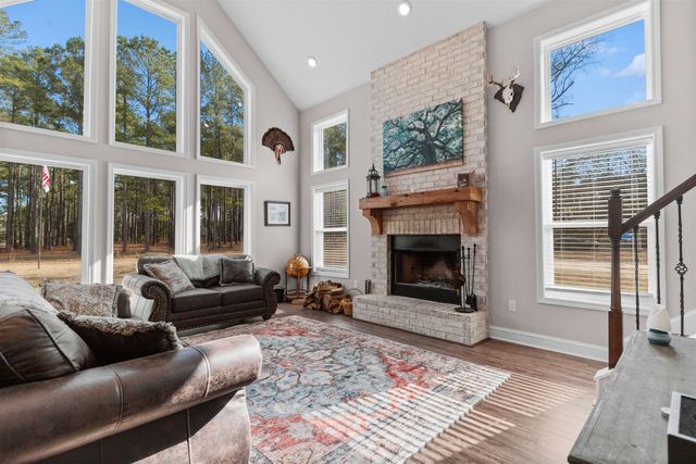 131 Rhodus Ave., Andrews, SC 29510