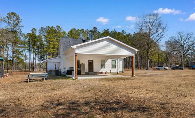 131 Rhodus Ave., Andrews, SC 29510