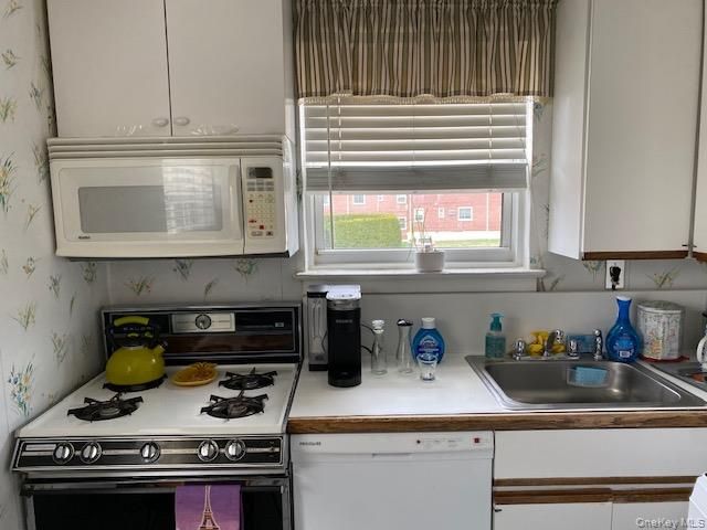 264-15 Langston Avenue E-2, Glen Oaks, NY 11004