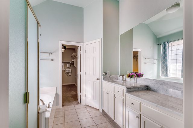 3912 Sovereign Drive, Bedford, TX 76021