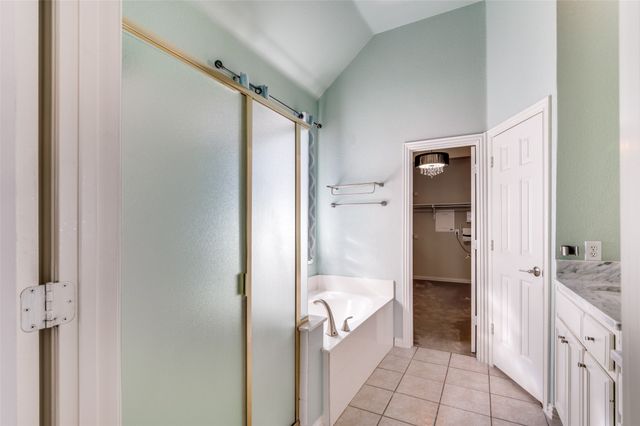 3912 Sovereign Drive, Bedford, TX 76021